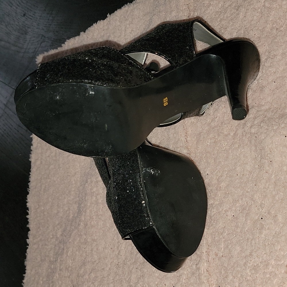 Shoes - Picture 4 of 4